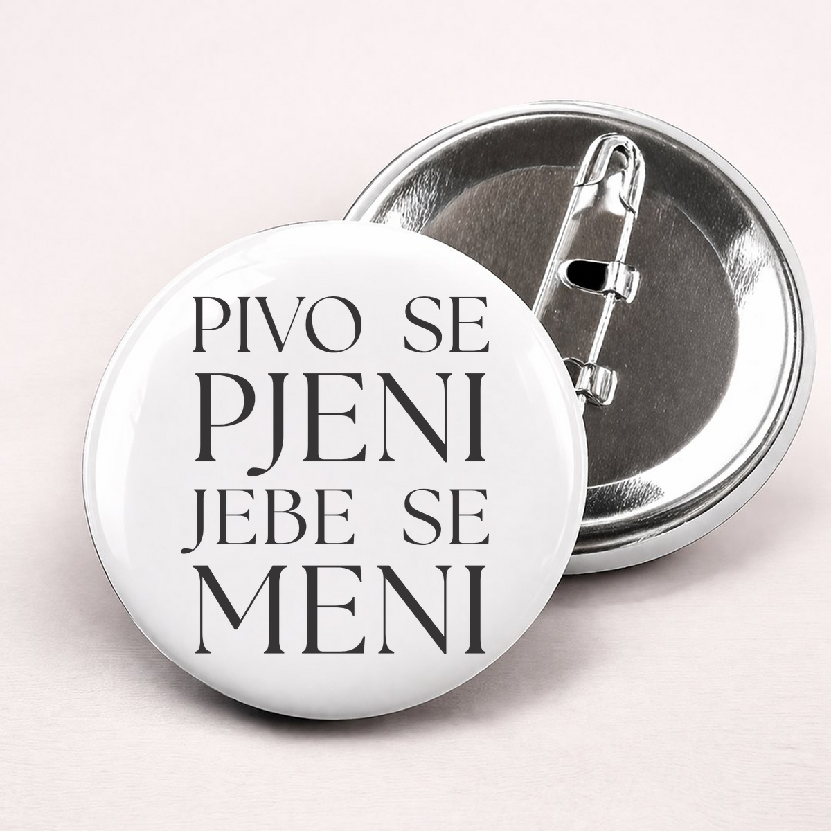 Pivo se pjeni jebe se meni - Bedževi – prikaz izdelka